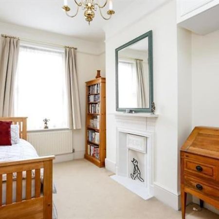 Large 3 Bed Flat In Central Wimbledon London Eksteriør billede