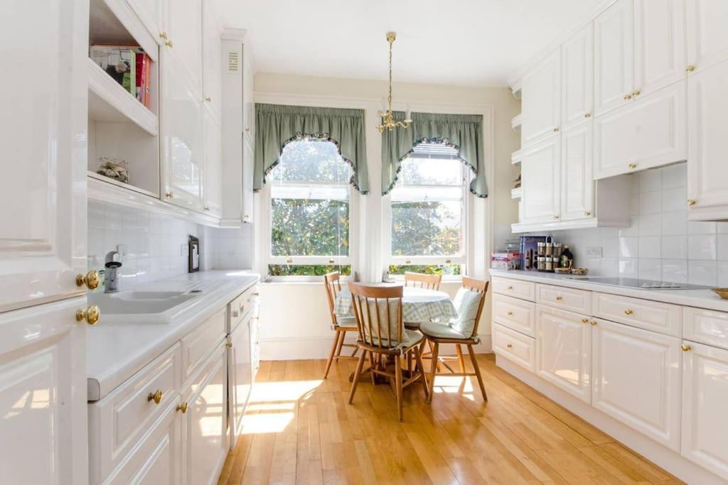 Large 3 Bed Flat In Central Wimbledon London Eksteriør billede